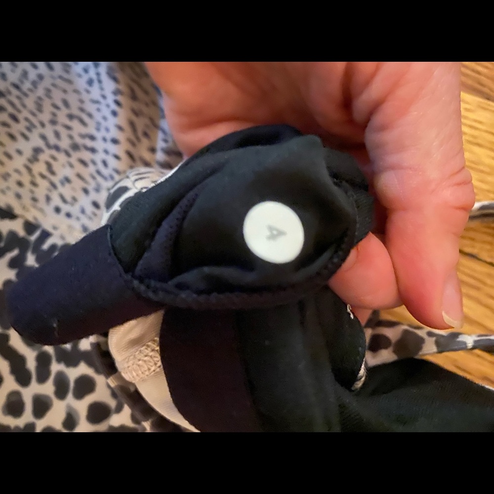 Lululemon top size 4 - Picture 3 of 4